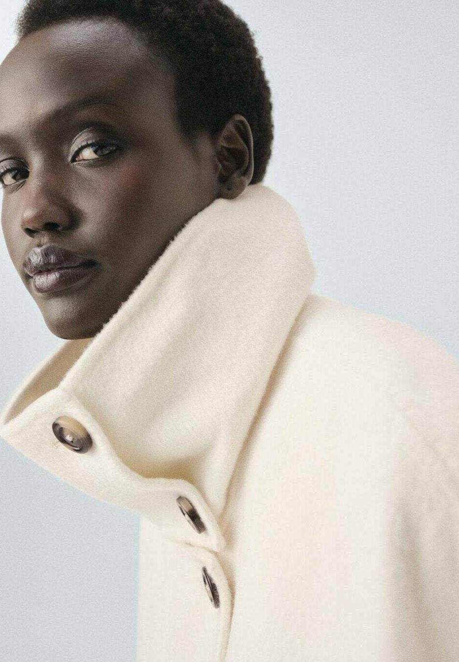 AVASI - Enthusiá Off-White Mantel