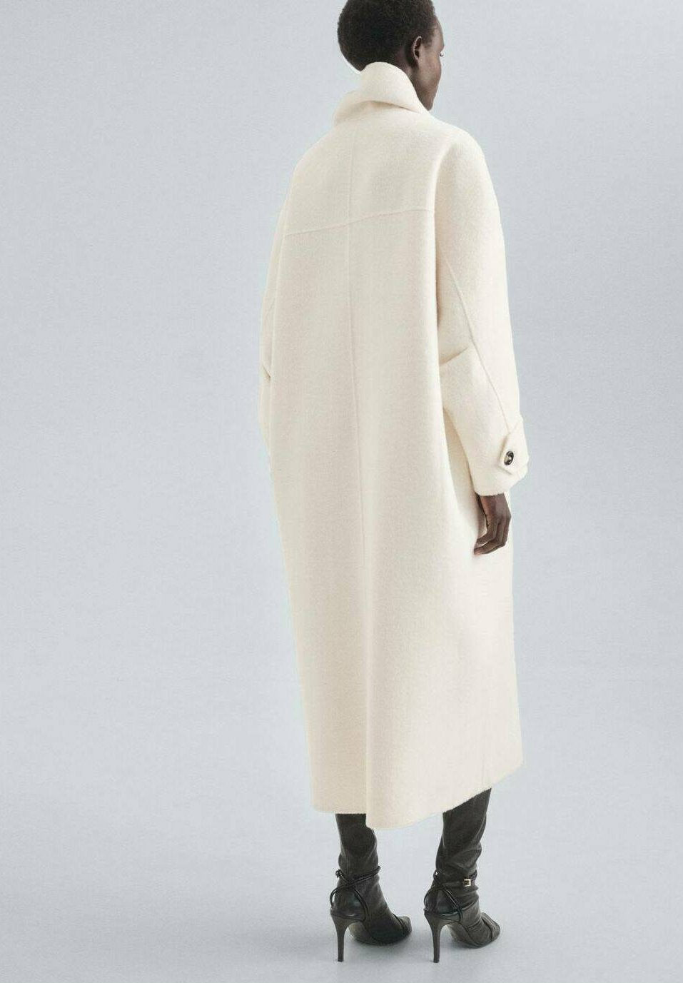 AVASI - Enthusiá Off-White Mantel