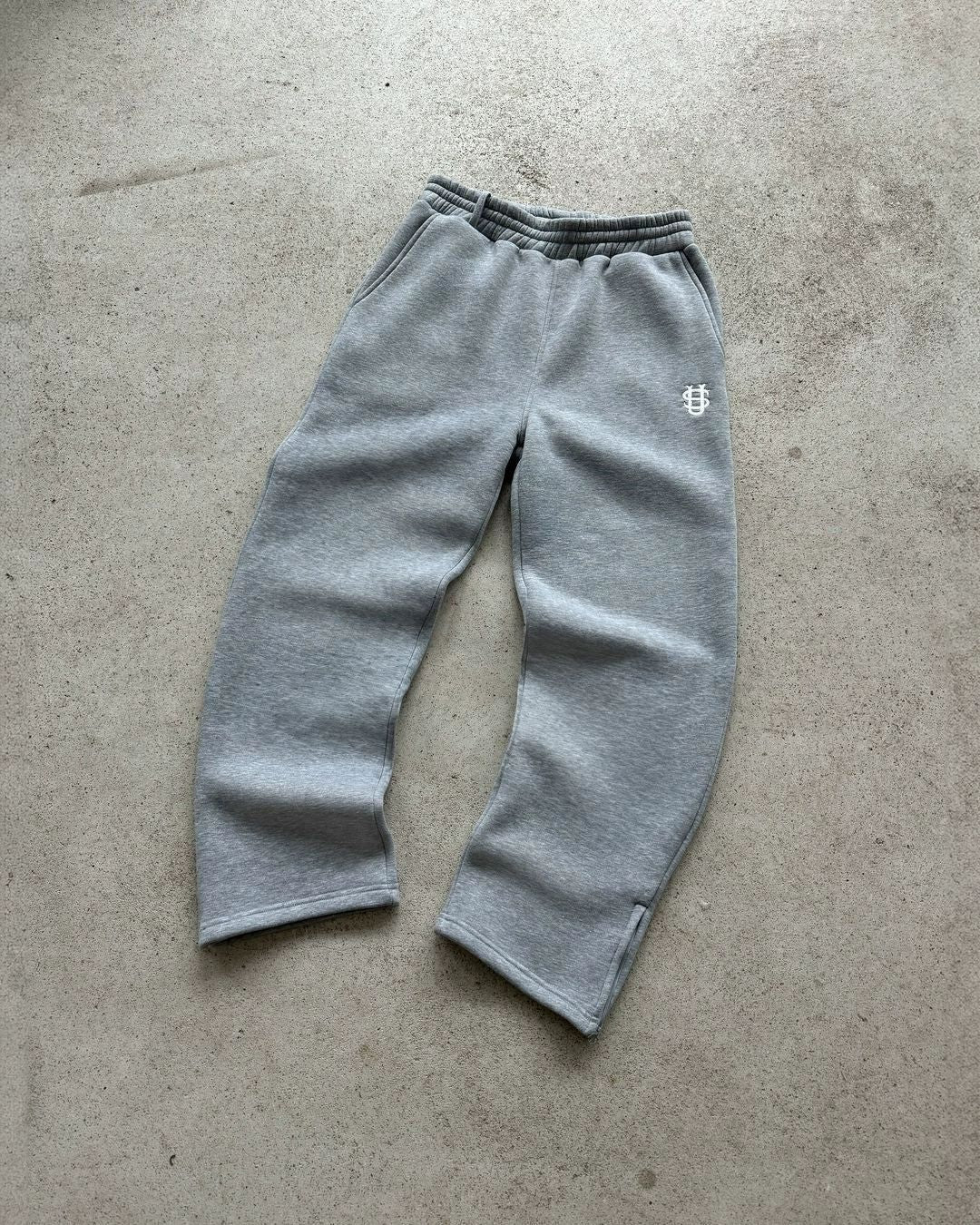 AVASI - Flared Jogger